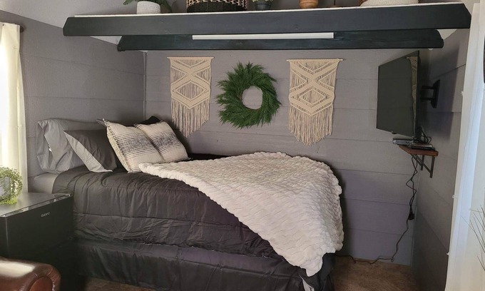 Proctor Cabin | Cozy Cabin, floating, illinois river, golfing