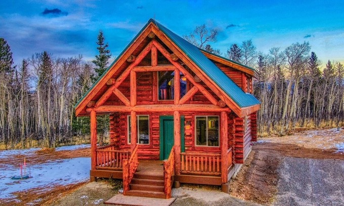 Michigan Hill Cabin | Cozy Cabin for the Outdoor Enthusiast