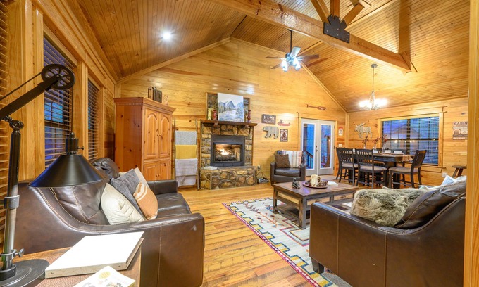 Broken Bow Cabin | Cozy cabin getaway with Hot Tub and games; Sleeps 6. Close to lake and trails!