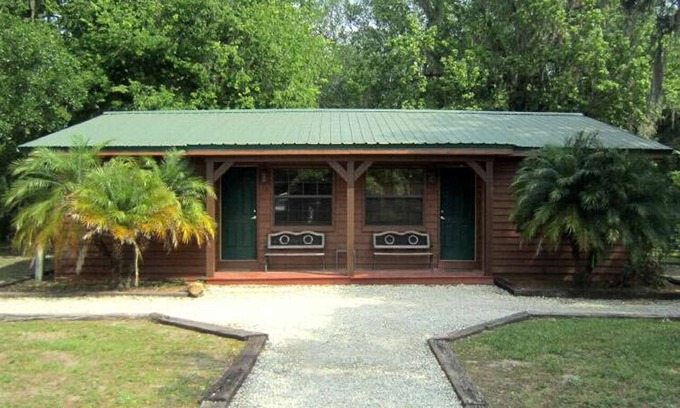 Inverness Cabin | Cozy Cabin in riverfront resort