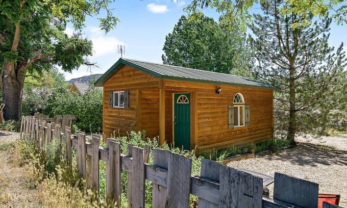 Zion National Park East Entrance Cabin | Cozy Cabin in Southern Utah! Close to Zion!