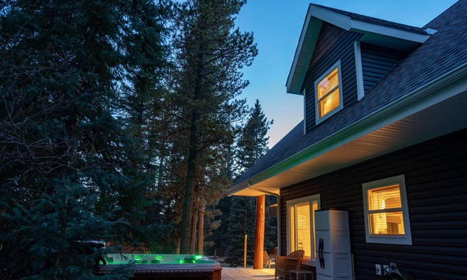 Nordegg Cabin | Cozy Cabin in the Rocky Mountains of Nordegg, Alberta