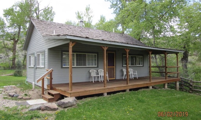 Wapiti Cabin | Cozy Cabin in Wapiti Valley