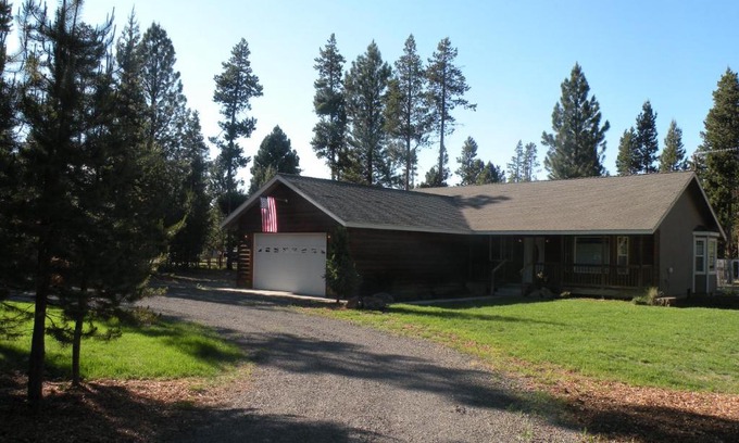 La Pine House | Cozy Cabin LaPine