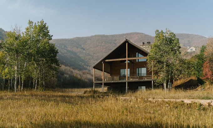 Midway Cabin | Cozy cabin minutes from downtown Midway, sleeps 17+