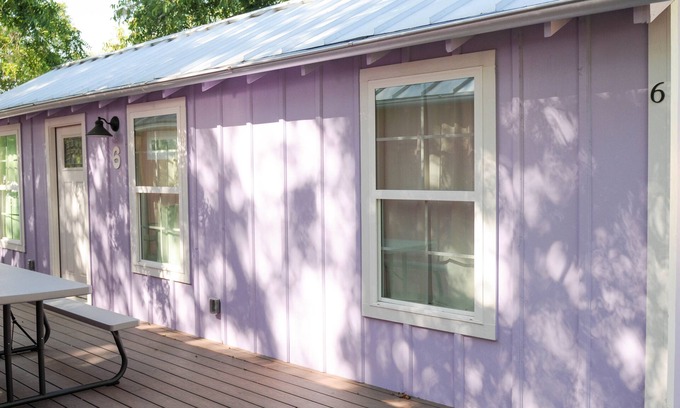 New Braunfels Cabin | Cozy Cabin near the Comal River-Cabin #6- Shabby Chic Theme. Walk to Wurstfest