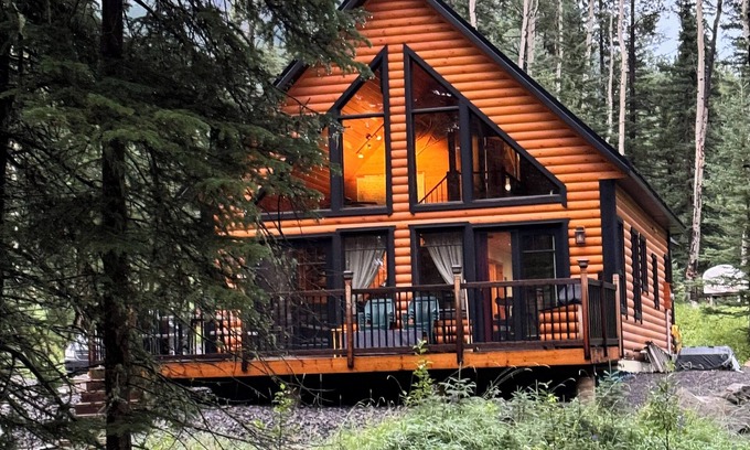 Nordegg Cabin | Cozy Cabin on Coliseum Mountain 3 Bedrooms with bunk beds