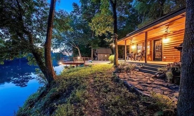 Broken Bow Cabin | Cozy Cabin on Mt Fork River *riverfront*