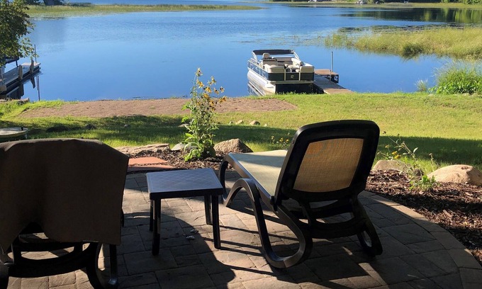 South Haven House | Cozy cabin on the shores of Shoot 'n' Holler Bay