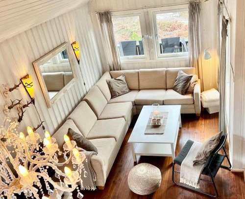 Arendal House | Cozy cabin on Tromøy - Arendal with rowboat and dock space