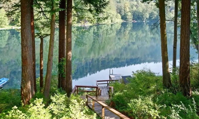 Enumclaw Cabin | Cozy Cabin on Walker Lake in Enumclaw