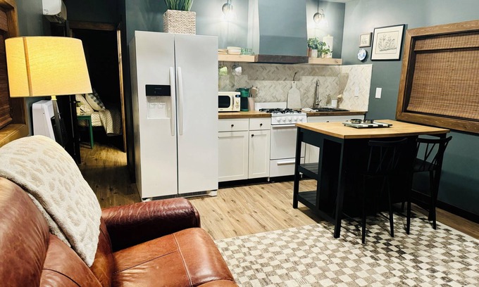 Pompeys Pillar Cabin | Cozy cabin - pet friendly