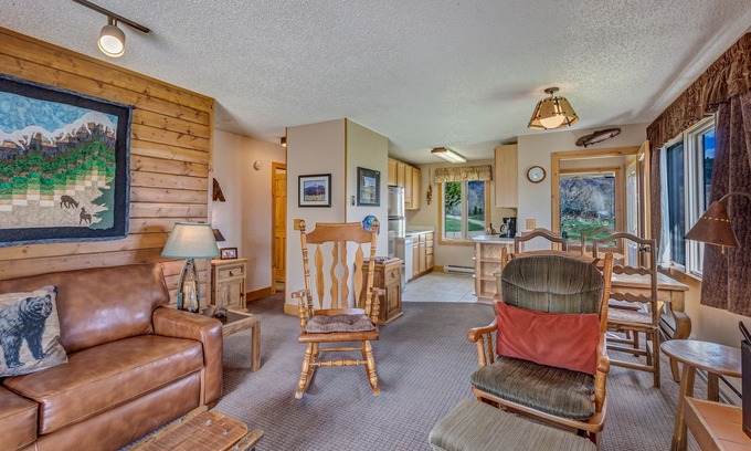 Clark Cabin | Cozy cabin tucked away in the mountains with beautiful view.