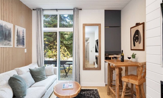 Blackcomb Apartment | Cozy Cabin Vibes at Glacier Lodge