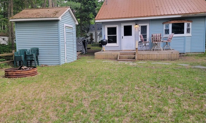 Higgins Lake Cabin | Cozy Cabin walking distance to BEAUTIFUL Higgins Lake!