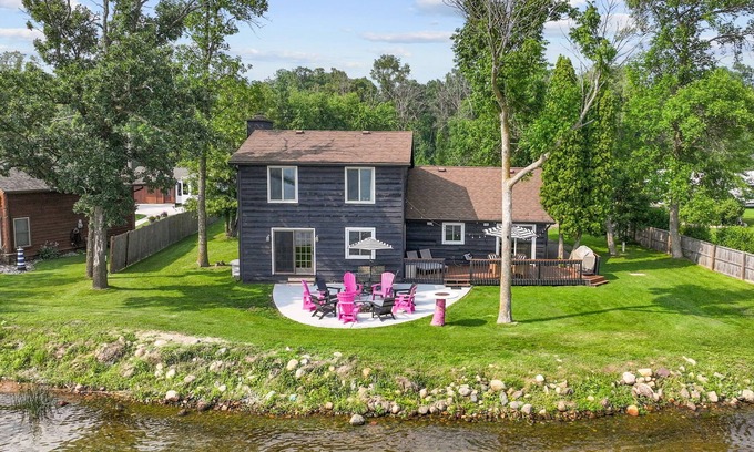 Nisswa Cabin | Cozy cabin with 100 ft of lake shore in the heart of the brainerd lakes area!