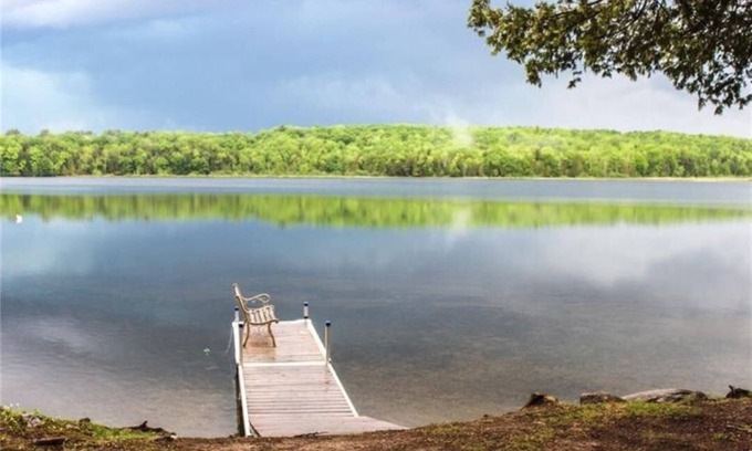 Palmyra Cottage | Cozy cabin with 200’ of waterfront on Whites Pond