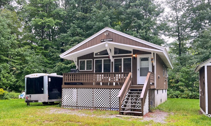 North Conway House | Cozy cabin with deck, grill, & washer/dryer - close to skiing/river/hiking