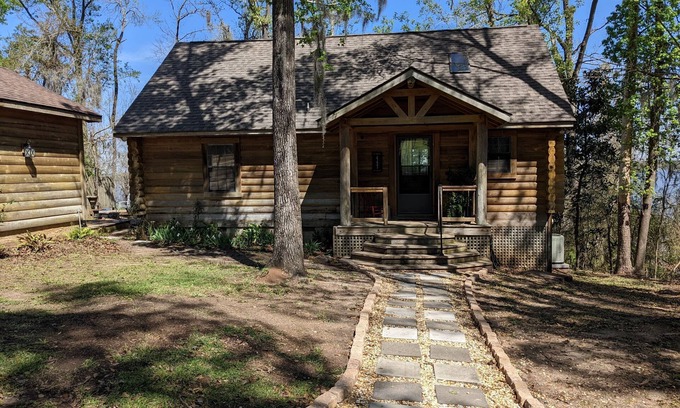 Mount Pleasant Cabin | Cozy cabin with great views overlooking Lake Seminole. (Pet friendly)
