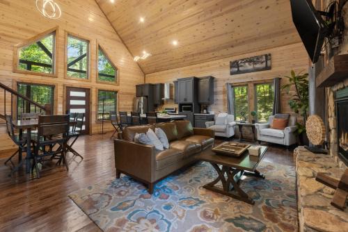 Broken Bow House | Cozy Cabin with Hot Tub, Fire Pit and Arcade Games