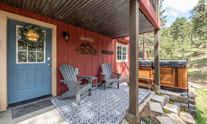 Estes Park Cabin | Cozy cabin with Hot tub Fireplace Fire pit Full kitchen Close to town and RMNP.