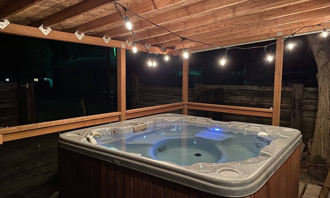 Green River Cabin | Cozy Cabin With Hot Tub Near River