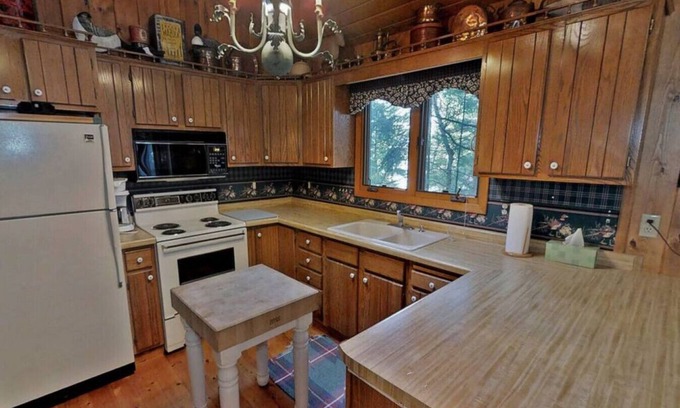 Crosslake Cabin | Cozy cabin with lake shore cottage. Shore Lift