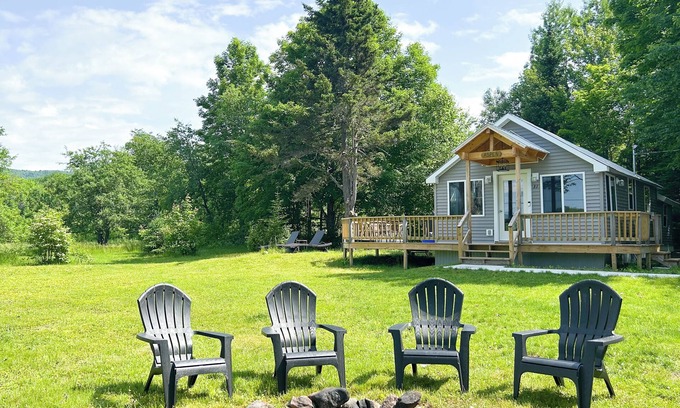 Weld Cabin | Cozy Cabin with Mountain Views, Creek, Fire Pit, AC/WiFi