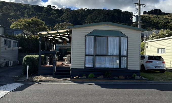 Apollo Bay Cabin | Cozy Cabin with Ocean Views on the Great Ocean Road