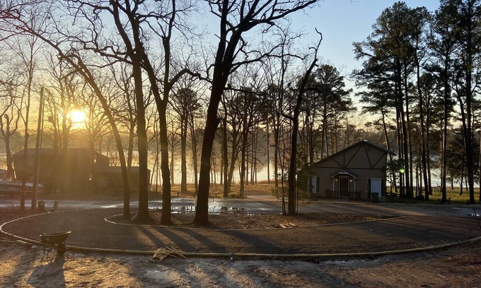 Wood County Cabin | Cozy Cabin with Panaromic View of Lake Holbrook