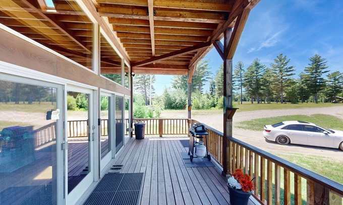 Strong House | Cozy Cabin with Direct Trail Access & Modern Comforts