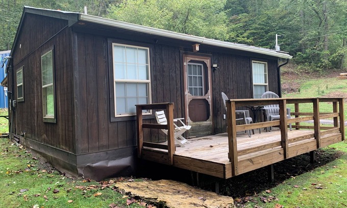 Eidson Cabin | Cozy cabin with WiFi and AC in Eidson, TN, close to Rogersville, Sneedville
