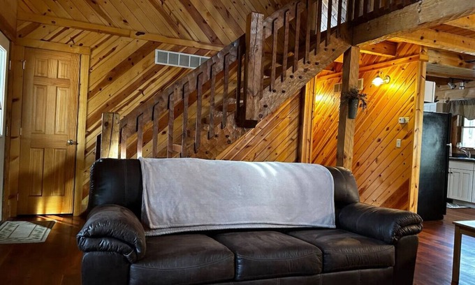 Alpine Lake Cabin | Cozy Cabin your perfect pet friendly mountain escape