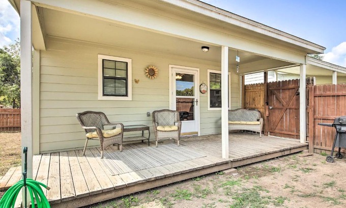 Canyon Lake Apartment | Cozy Canyon Lake Cottage 1 Mi to Guadalupe River!