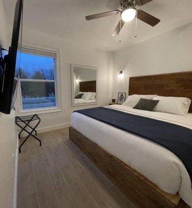 Grove House | Cozy Carey Bay Cottages in Grove on Grand Lake