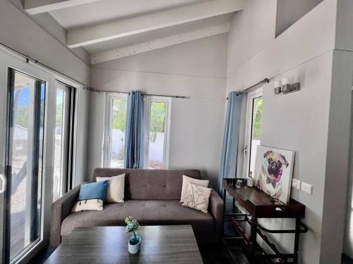 Rooi Catochi House | Cozy Caribbean guest house