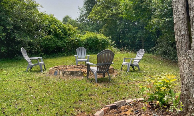 Chesnee Cottage | Cozy Carolina Cottage, 1940s nostalgia, firepit & patio