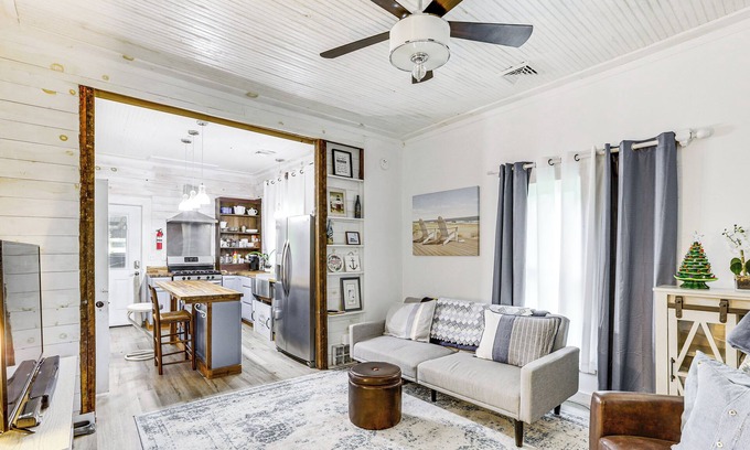 Carterville House | Cozy Carterville Home: 3 Mi to Crab Orchard Lake!