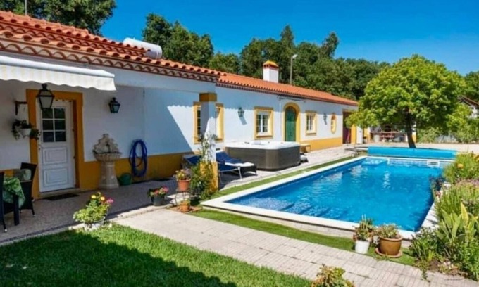 Alcobaca House | Cozy Casa Vimeiro Retreat