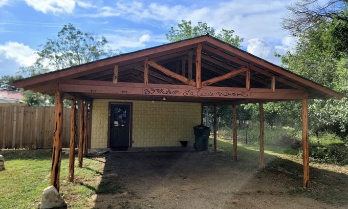 Blanco Cottage | Cozy Casita with private yard!