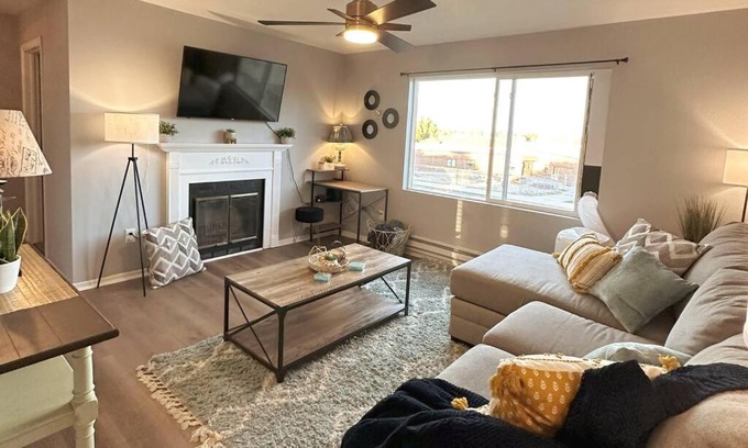 Casper Apartment | Cozy & Casual Country Condo