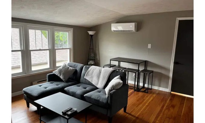 Sioux Falls House | Cozy Cathedral View- Upper