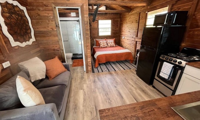 Hemphill Cabin | Cozy Cedar Waterfront Cabin 10 on Toledo Bend
