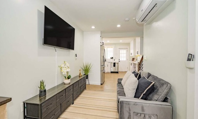 Downtown Baltimore House | Cozy Central 5Bed 2Ba Near Baltimore's Sports Hubs