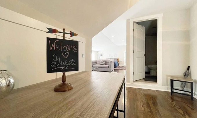 Midtown Apartment | Cozy, Central, & Walkable Dreams Studio in Midtown - near shops and restaurants!
