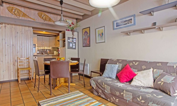 Viella House | Cozy chalet with garage and views, 3 levels, 6 pers, near Luz, pets allowed