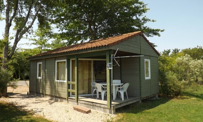 Maurs Cottage | Cozy Chalet for 4 with Free Pool Access, Terrace, Pet-Friendly, near Maurs, France