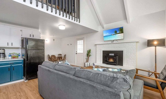Ocean Shores Ski Chalet | Cozy Chalet in Ocean Shores located within steps from the beach