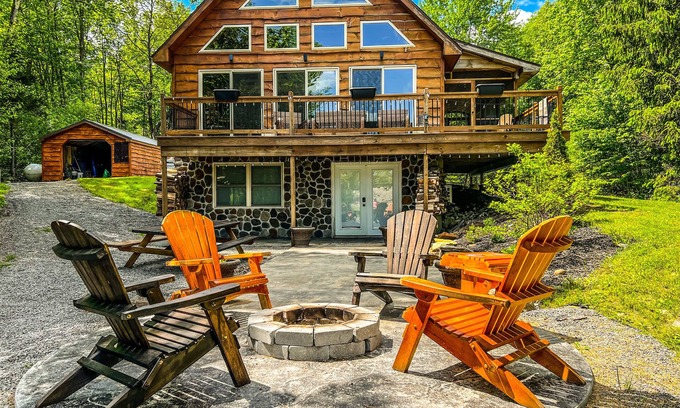 Richland Ski Chalet | Cozy Chalet retreat on Lake Pennock
