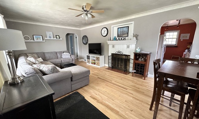 St Ignace House | Cozy, Charming, and Convenient to downtown area